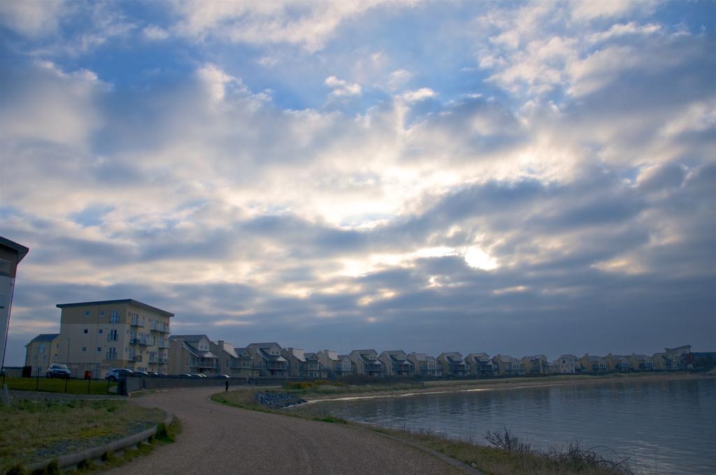 Traeth Bychan Apartment Llanelli Ngoại thất bức ảnh